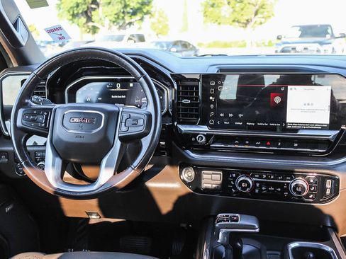 Used 2022 GMC Sierra 1500 SLT w/ SLT Premium Package AWD/4WD image 13
