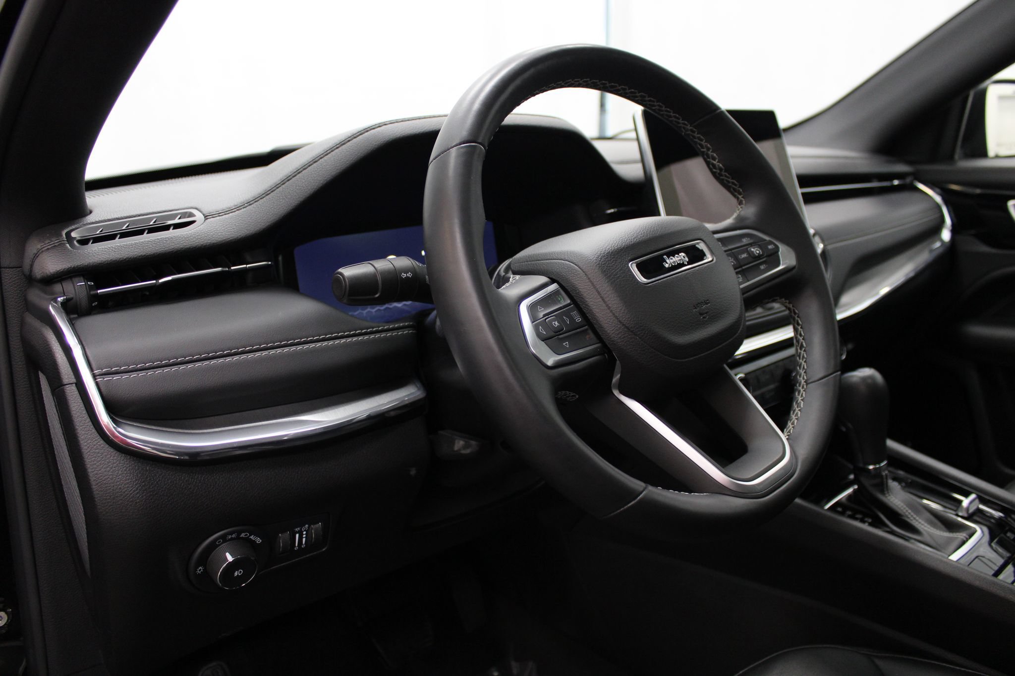 Used 2022 Jeep Compass High Altitude AWD/4WD image 12