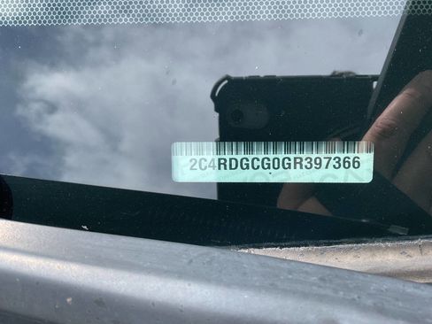 Used 2016 Dodge Grand Caravan SXT FWD image 25