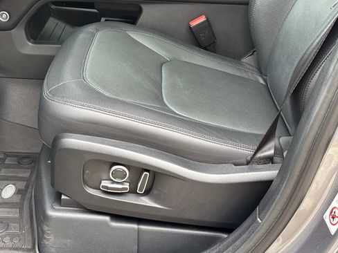 Used 2024 Land Rover Defender 130 X-Dynamic SE image 20