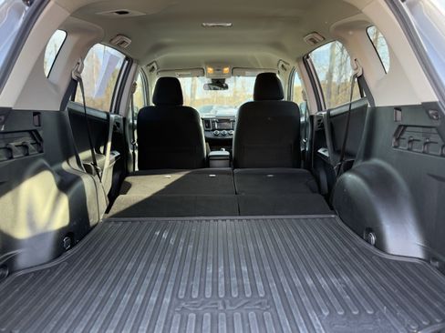 Used 2018 Toyota RAV4 LE image 30