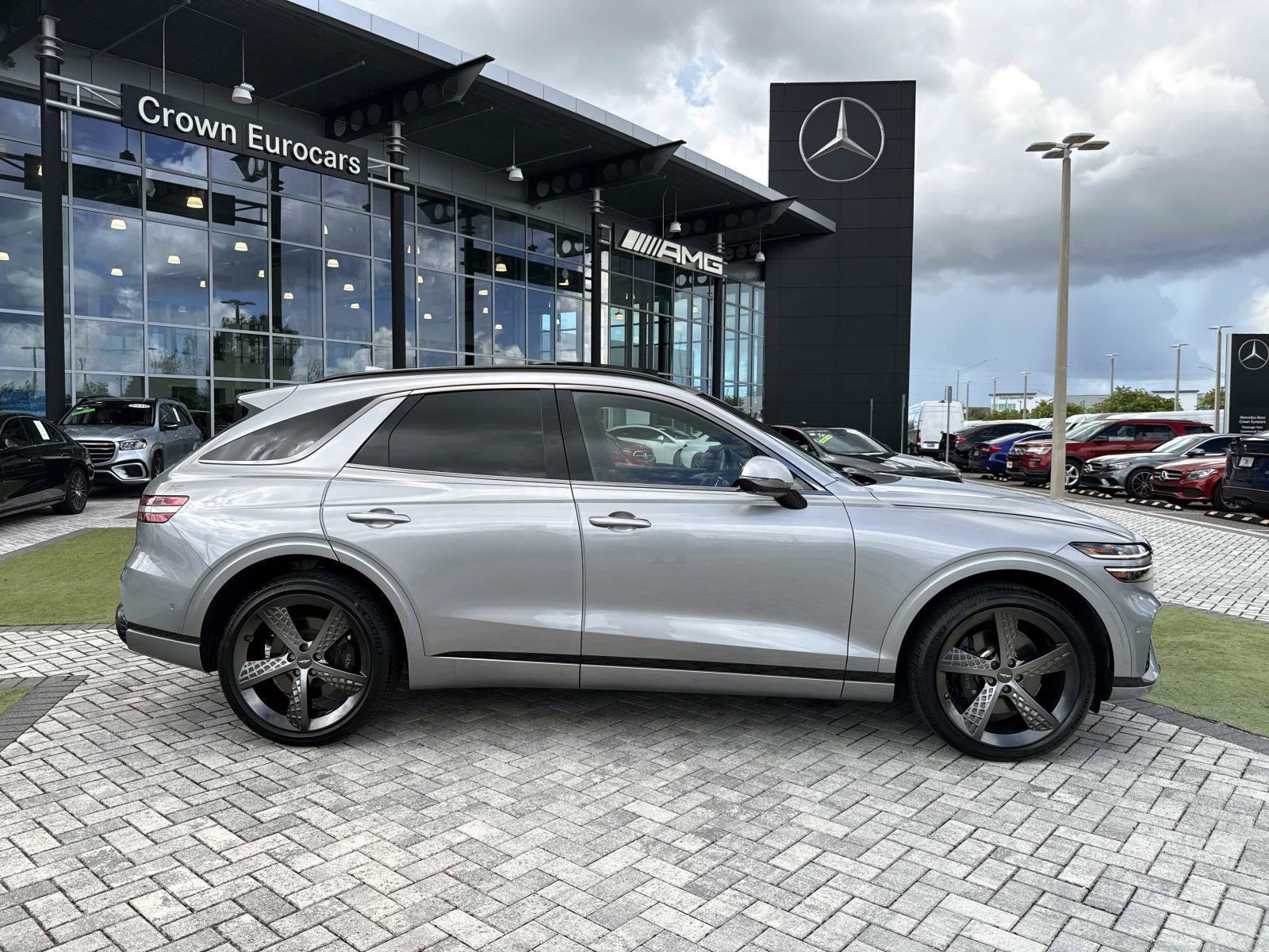 Used 2023 Genesis GV70 2.5T w/ Sport Prestige Package AWD/4WD image 6
