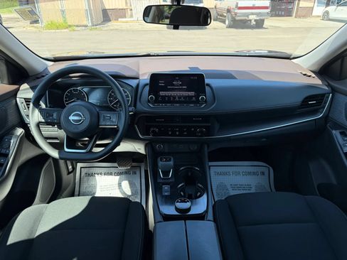 Used 2023 Nissan Rogue S AWD/4WD image 2