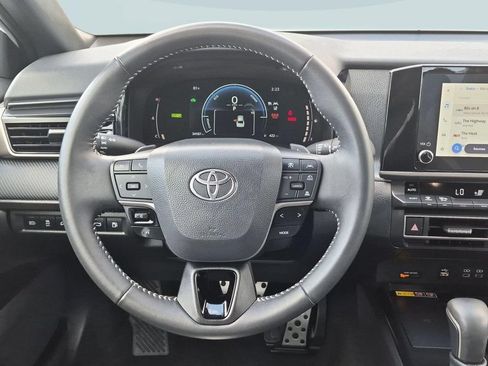 Used 2025 Toyota Camry SE FWD image 14