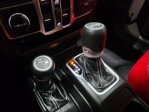 Used 2020 Jeep Wrangler Unlimited Sahara w/ Uconnect 4C Nav & Sound Group image 34