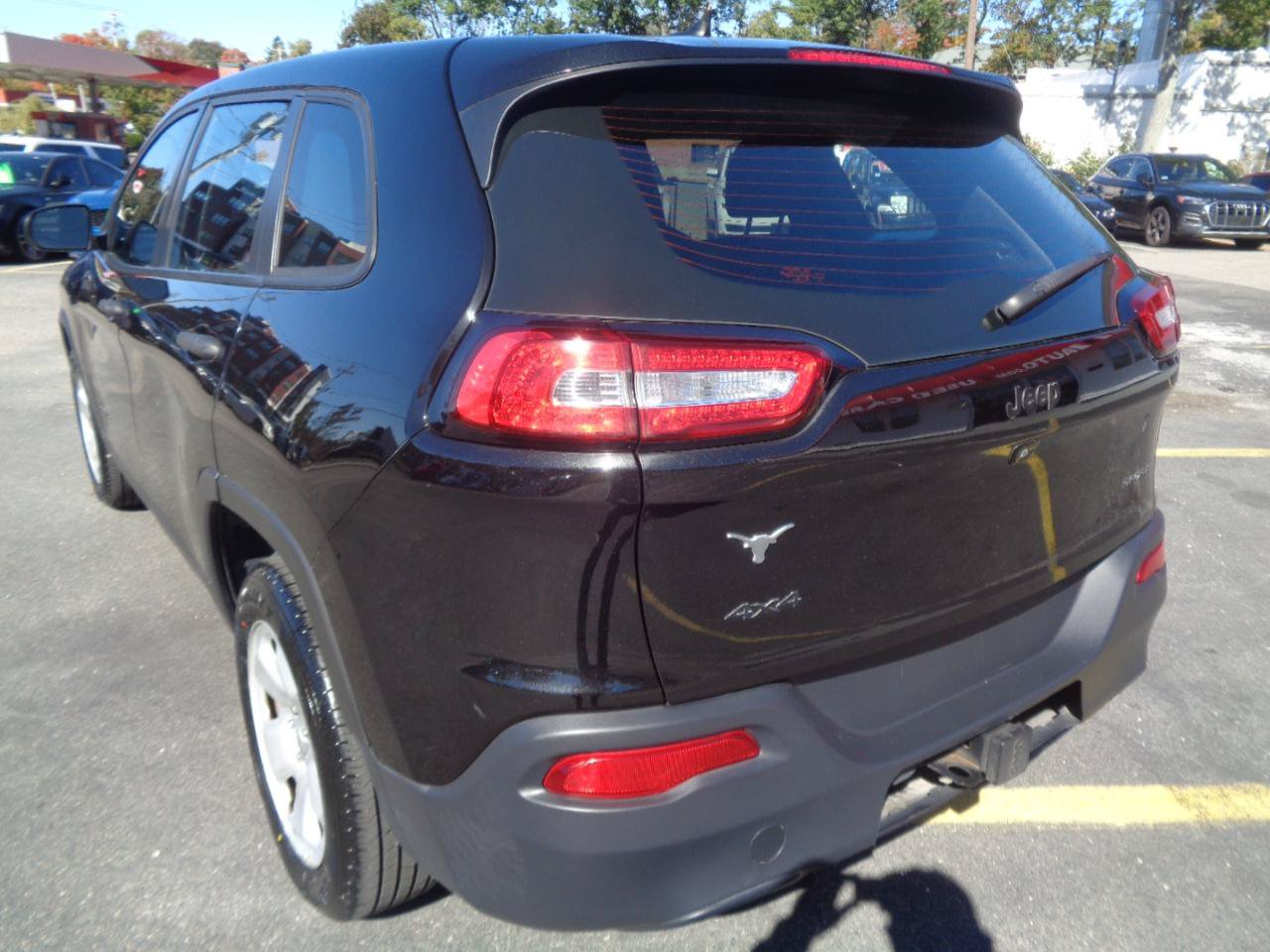 Used 2015 Jeep Cherokee Sport FWD image 16