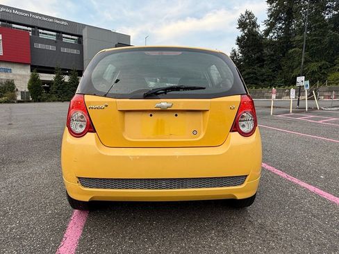 Used 2011 Chevrolet Aveo5 LT w/ Power and Convenience Package image 9