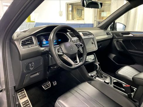 Used 2024 Volkswagen Tiguan SE R-Line image 8