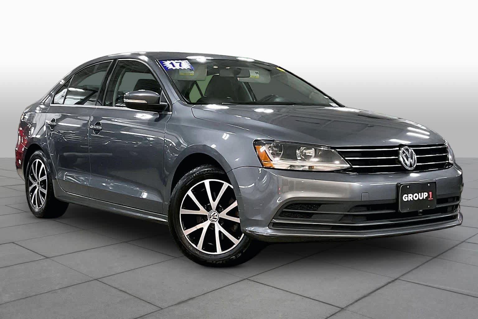 Used 2017 Volkswagen Jetta SE FWD image 3