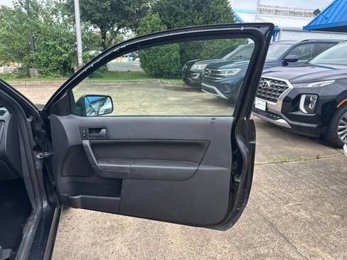 Used 2009 Ford Focus SE FWD image 16