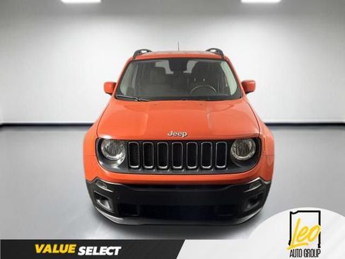 Used 2016 Jeep Renegade Latitude w/ Cold Weather Group FWD image 2
