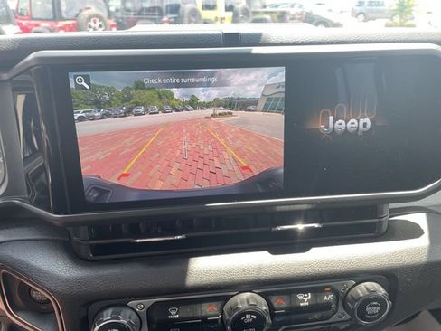 Used 2024 Jeep Gladiator Sport AWD/4WD image 24
