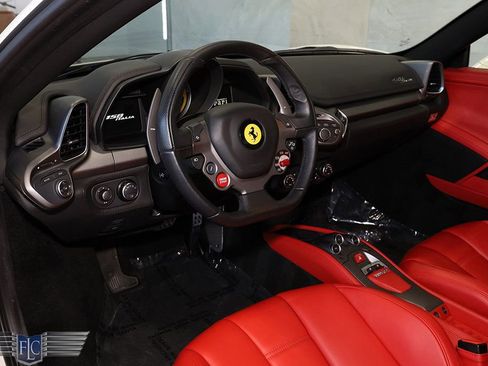 Used 2014 Ferrari 458 Italia Coupe RWD image 26