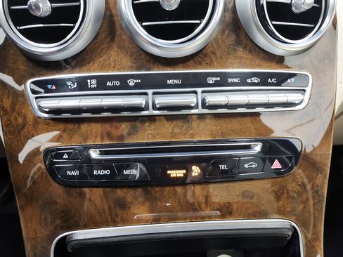 Used 2016 Mercedes-Benz GLC 300 4MATIC image 31