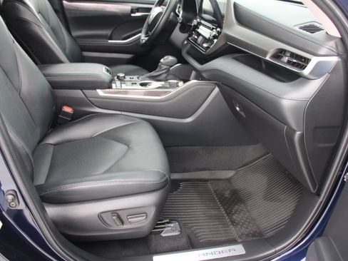 Certified 2022 Toyota Highlander Limited image 23