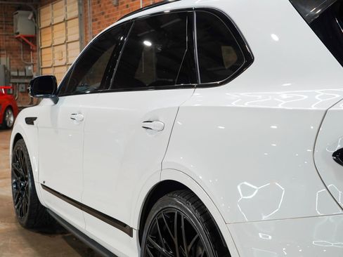 Used 2022 Bentley Bentayga AWD/4WD image 21