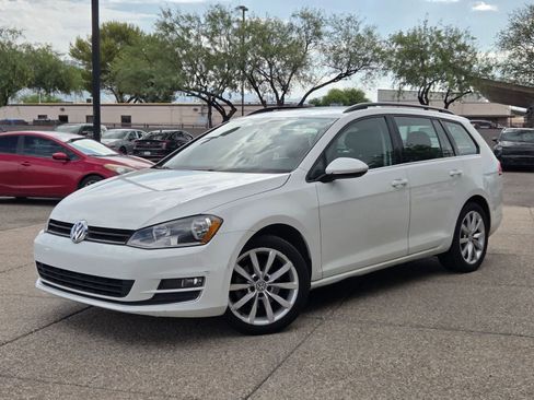 Used 2016 Volkswagen Golf SE FWD image 1