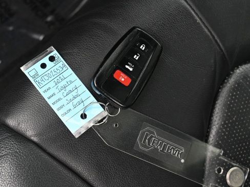 Used 2021 Toyota Camry XSE image 17