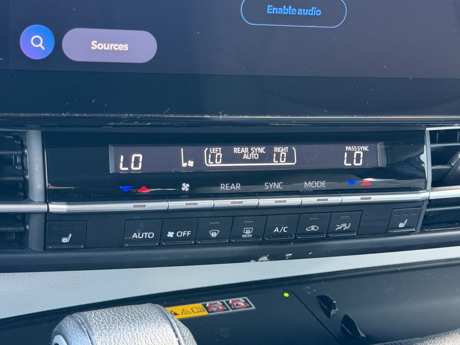 Used 2025 Toyota Sienna XLE FWD image 20