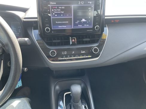 Used 2022 Toyota Corolla LE FWD image 18