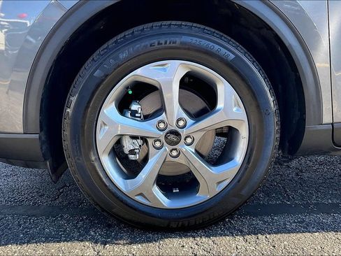 Certified 2025 Ford Escape ST-Line AWD/4WD image 8