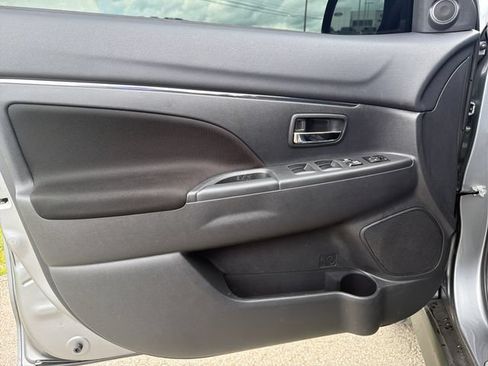 Used 2025 Mitsubishi Outlander Sport AWD image 9
