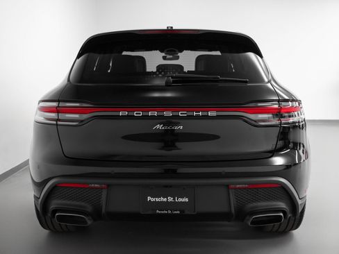Used 2025 Porsche Macan image 11