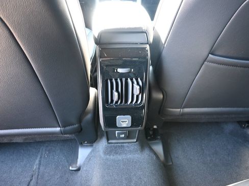 New 2026 Jeep Compass Latitude AWD/4WD image 18