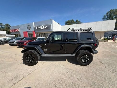 Used 2018 Jeep Wrangler Unlimited Sahara w/ Cold Weather Group AWD/4WD image 1