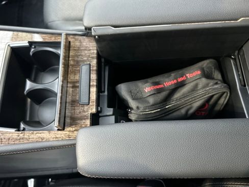 Used 2025 Toyota Sienna Platinum image 24