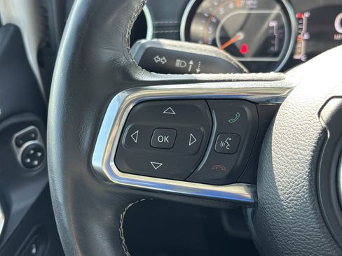 Used 2019 Jeep Wrangler Unlimited Sahara AWD/4WD image 19