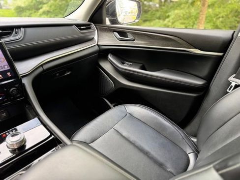 Used 2022 Jeep Grand Cherokee Limited image 12