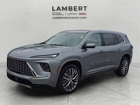 Used 2025 Buick Enclave Avenir image 1