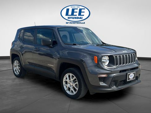Used 2023 Jeep Renegade Latitude AWD/4WD image 1
