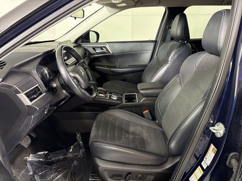 Used 2024 Mitsubishi Outlander SE image 16