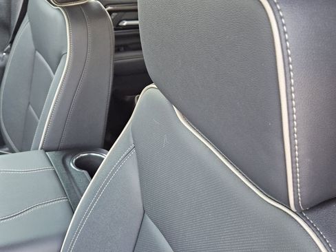 Used 2025 GMC Yukon Elevation image 33