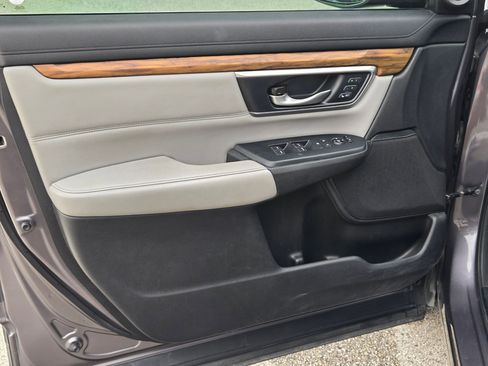 Used 2018 Honda CR-V Touring image 10