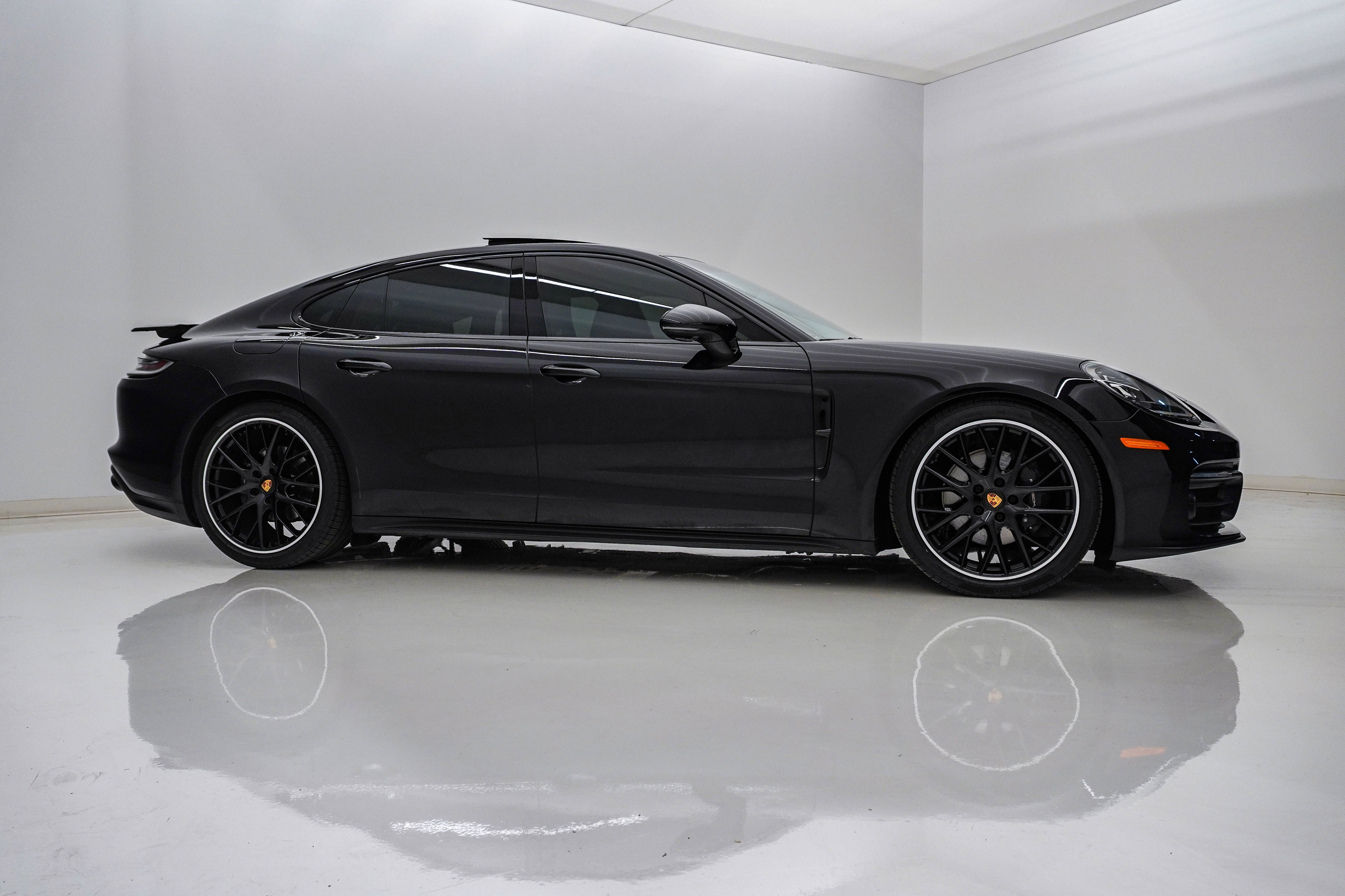 Certified 2023 Porsche Panamera image 9