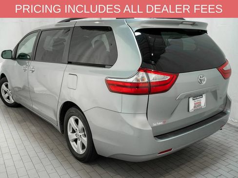 Used 2015 Toyota Sienna LE FWD image 3