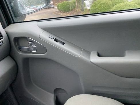 Used 2021 Nissan Frontier SV image 27