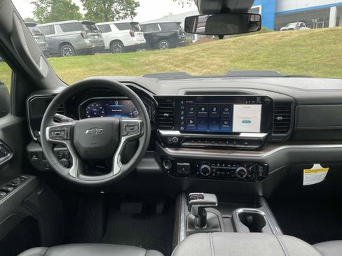 Used 2025 Chevrolet Silverado 1500 LT Trail Boss w/ Convenience Package II AWD/4WD image 12
