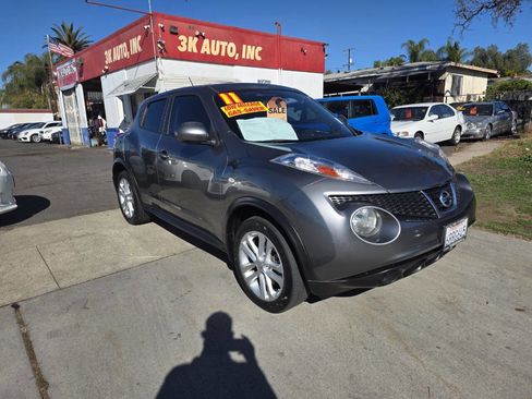 Used 2011 Nissan Juke SV image 1