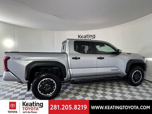 Used 2024 Toyota Tacoma TRD Off-Road w/ TRD Off Road Upgrade Package AWD/4WD image 4