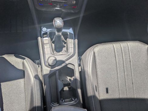 Used 2022 Volkswagen Tiguan SE AWD/4WD image 15