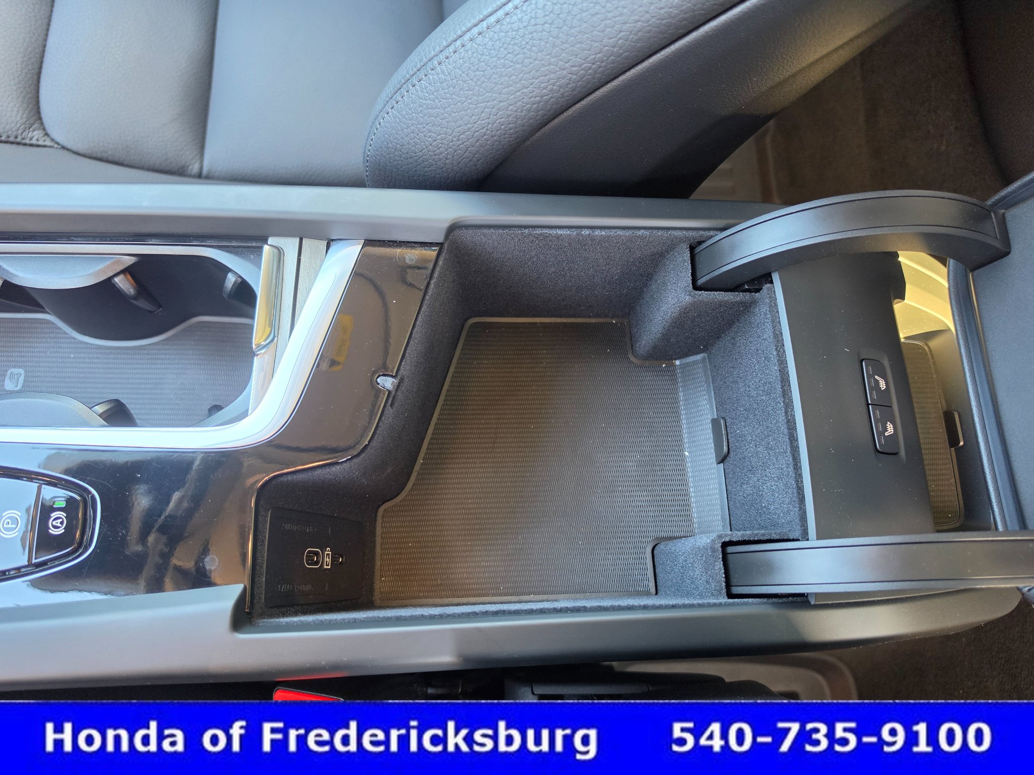 Used 2025 Volvo XC60 T8 Plus w/ Protection Package Premier AWD/4WD image 48