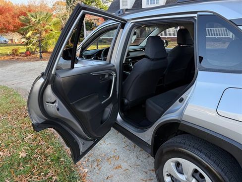 Used 2019 Toyota RAV4 LE image 45