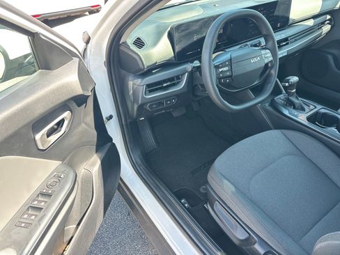 Used 2025 Kia K4 LXS image 6