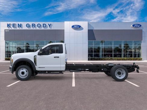 New 2026 Ford F550 2WD Regular Cab Super Duty image 3
