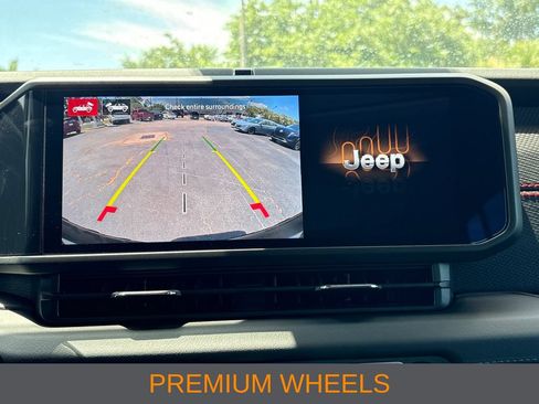 Used 2025 Jeep Wrangler Unlimited Rubicon w/ Convenience Group AWD/4WD image 14