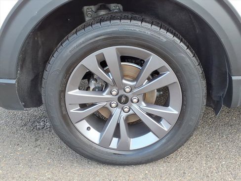 Certified 2022 Ford Explorer XLT w/ Equipment Group 202A image 8